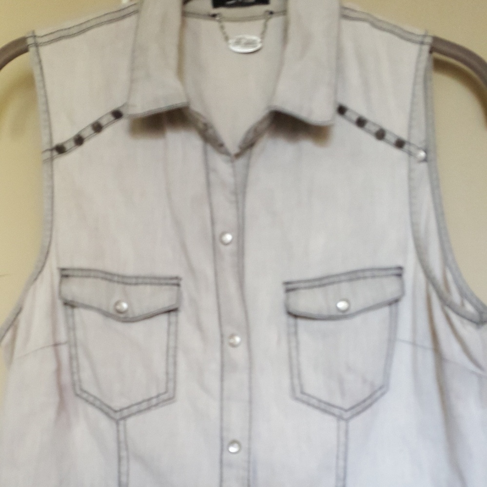 Light denim sleeveless Top with stud details